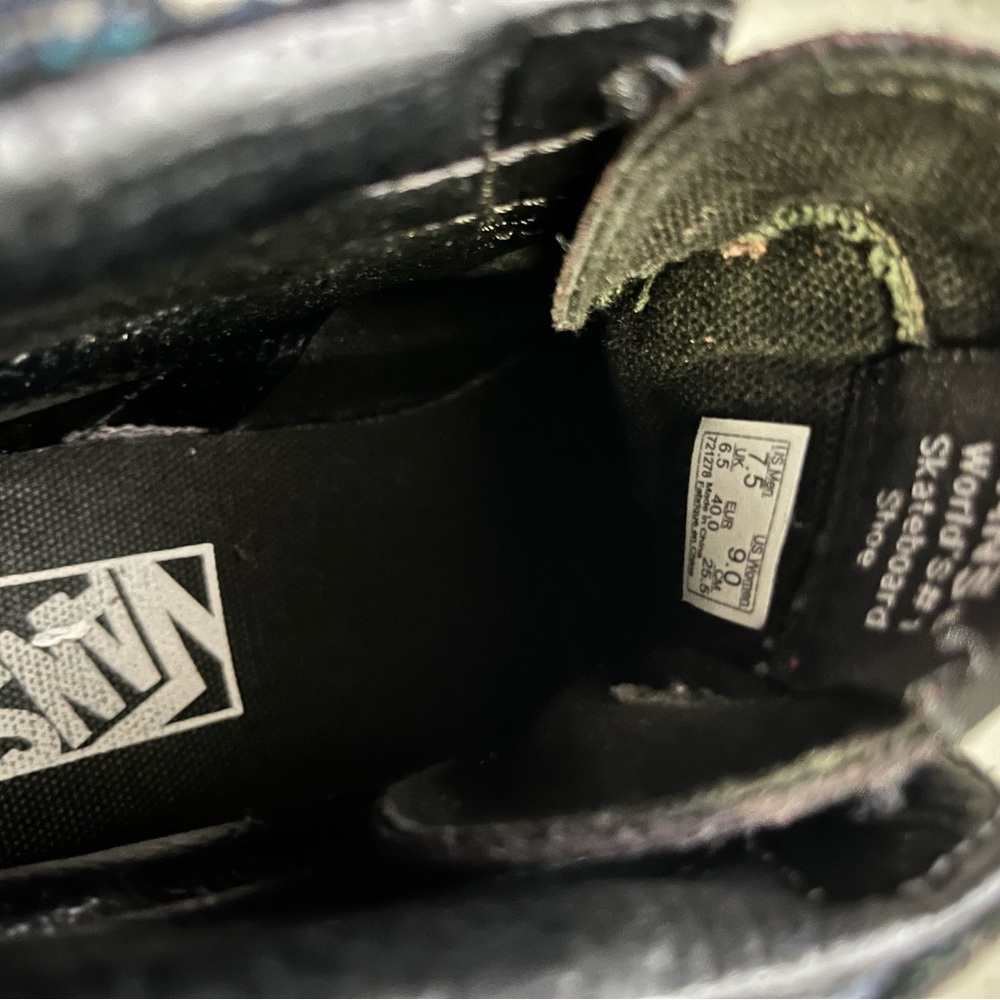 Vans - Picture 3 of 5